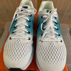 Nike Air Zoom Pegasus 34. Size 9.5.
